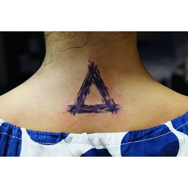 Tatuagens triangulares: vários significados para o mesmo desenho