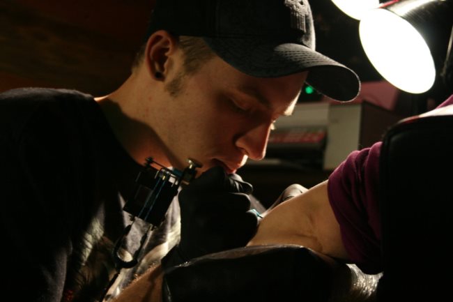 Quanto doem as tatuagens no pulso?