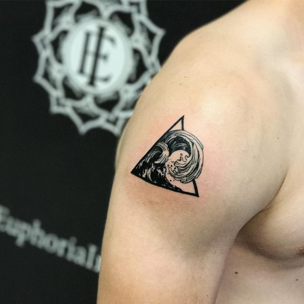 tatuagem triangulo 147