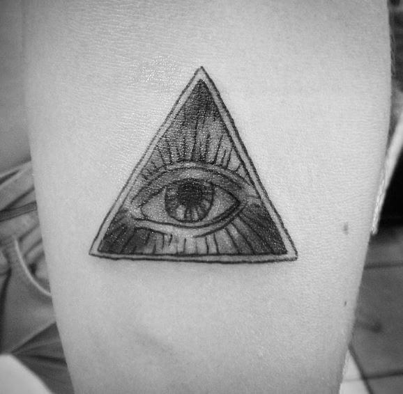 tatuagem triangulo 41